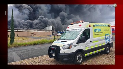 Voraz incendio consume tienda de autoservicio, deja 12 personas lesionadas, seis son bomberos