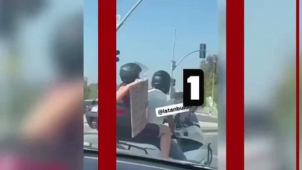 Kadıköy sokaklarına 'zengin koca arıyorum' pankartıyla turladı