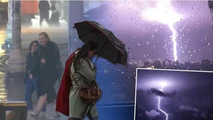 Meteoroloji’nin uyarılarının ardından İstanbul’da sağanak yağış etkisini gösterdi