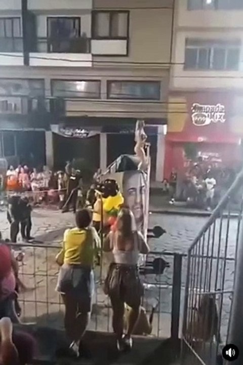 Capturez l'énergie d'une danseuse sexy tout en laissant de côté votre femme pour un moment inoubliable !