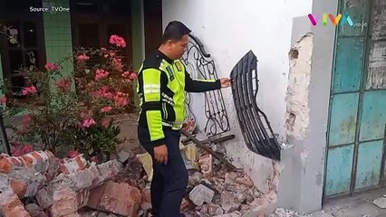 Minibus Pelajar Tabrak Pagar Warga