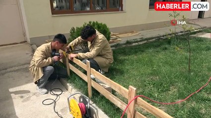 Bayburt'ta Öğrenciler Atık Malzemelerden Eşya Üreterek Ekonomiye Katkı Sağlıyor