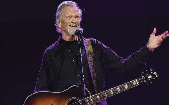 È morta una stella... Addio a Kris Kristofferson: l'icona del country e della New Hollywood aveva 88 anni