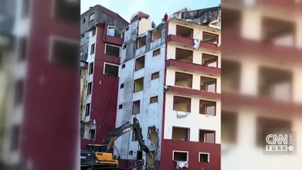 Akıl tutulması! Binada işçiler varken yıkıma devam ettiler | Video Haber