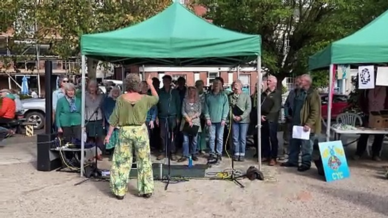 Sandford Sings choir (Will Goddard, Crediton Courier)