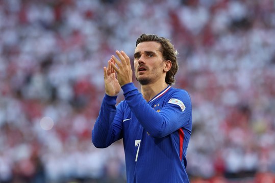 Breaking News - Griezmann retires from international football