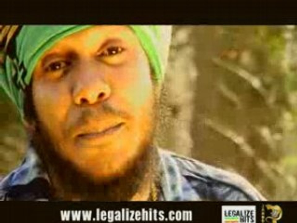 YANISS ODUA "Pas Comme ça"