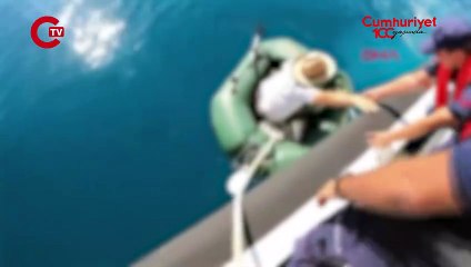 Batmak üzere olan lastik botta mahsur kaldı, sahil güvenlik kurtardı