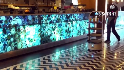 Adana'da robot garsonlar iş başında! Müşterilerin yoğun ilgisini çekiyor