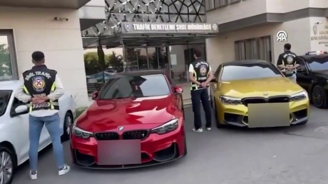 Bakan Yerlikaya açıkladı: İstanbul'da çakarlı düğün konvoyundaki 19 kişi hakkında cezai işlem uygulandı