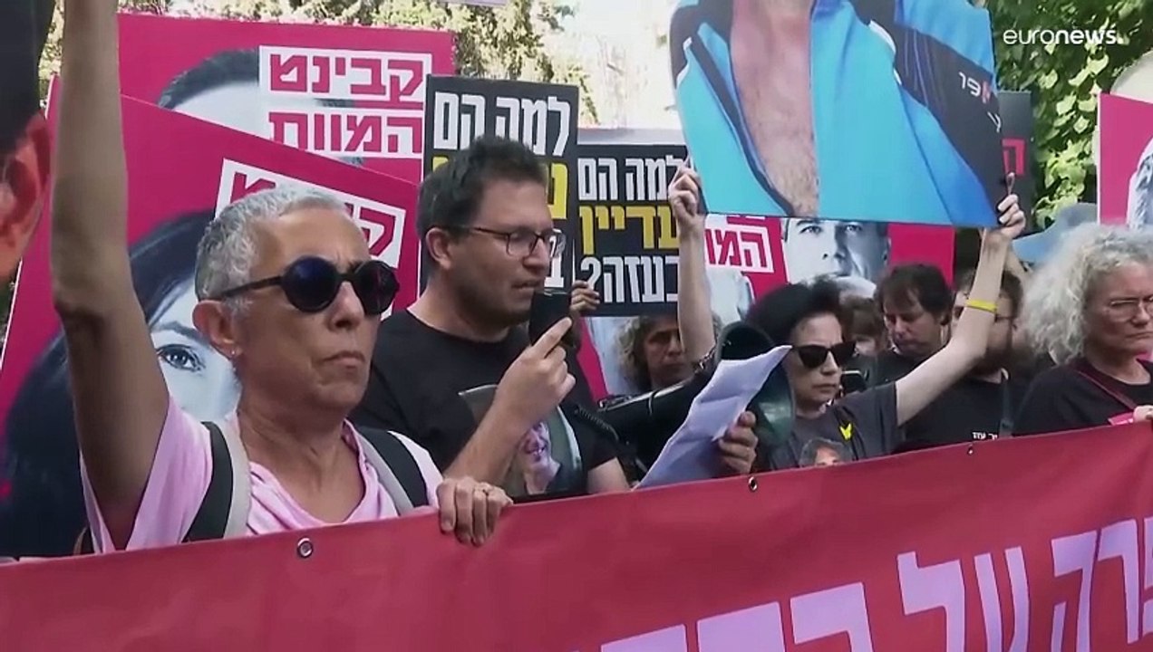 مظاهرة أمام منزل نتنياهو في القدس: عائلات الرهائن المحتجزين في غزة تطالب باتفاق للإفراج عنهم