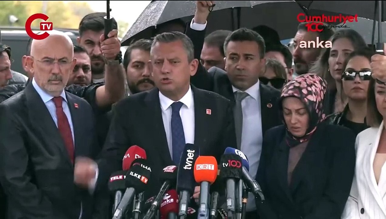 Özgür Özel'den Sinan Ateş duruşmasına ilişkin açıklama: 'Başkentte cenaze ortada duruyor'