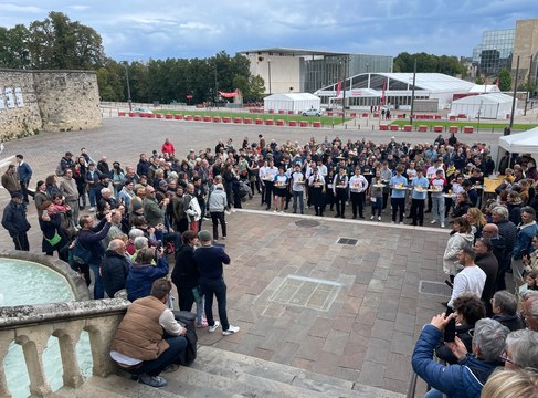 La course des filles et garçons de café au Mans