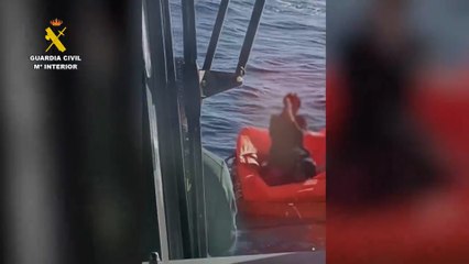 Rescatan a dos náufragos que llevaban tres días a la deriva en la costa de Huelva