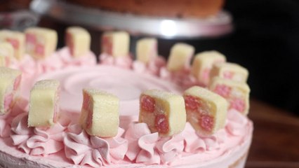 Pleasantly Plump Bakes Cakes