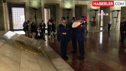 CHP Lideri Özgür Özel ve Almanya SDP Başkanı Klingbeil Anıtkabir'i Ziyaret Etti