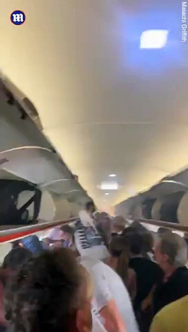 Une cigarette lectronique explose en plein vol easyjet : vacuation  durgence pour les passagers !
