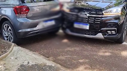 Colisão entre três veículos é registrada na Rua Mato Grosso, no Centro