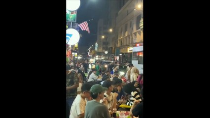 休旅车违规停路中央引发大塞车 🚗🛑