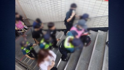 시위하다 역무원 밀친 전장연 활동가 체포 / YTN