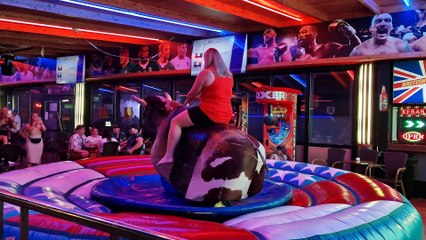 GIRL RIDES THE BENIDORM BULL LIKE A PRO Mechanical Bull im Spain Rodeo 2024 in 4K