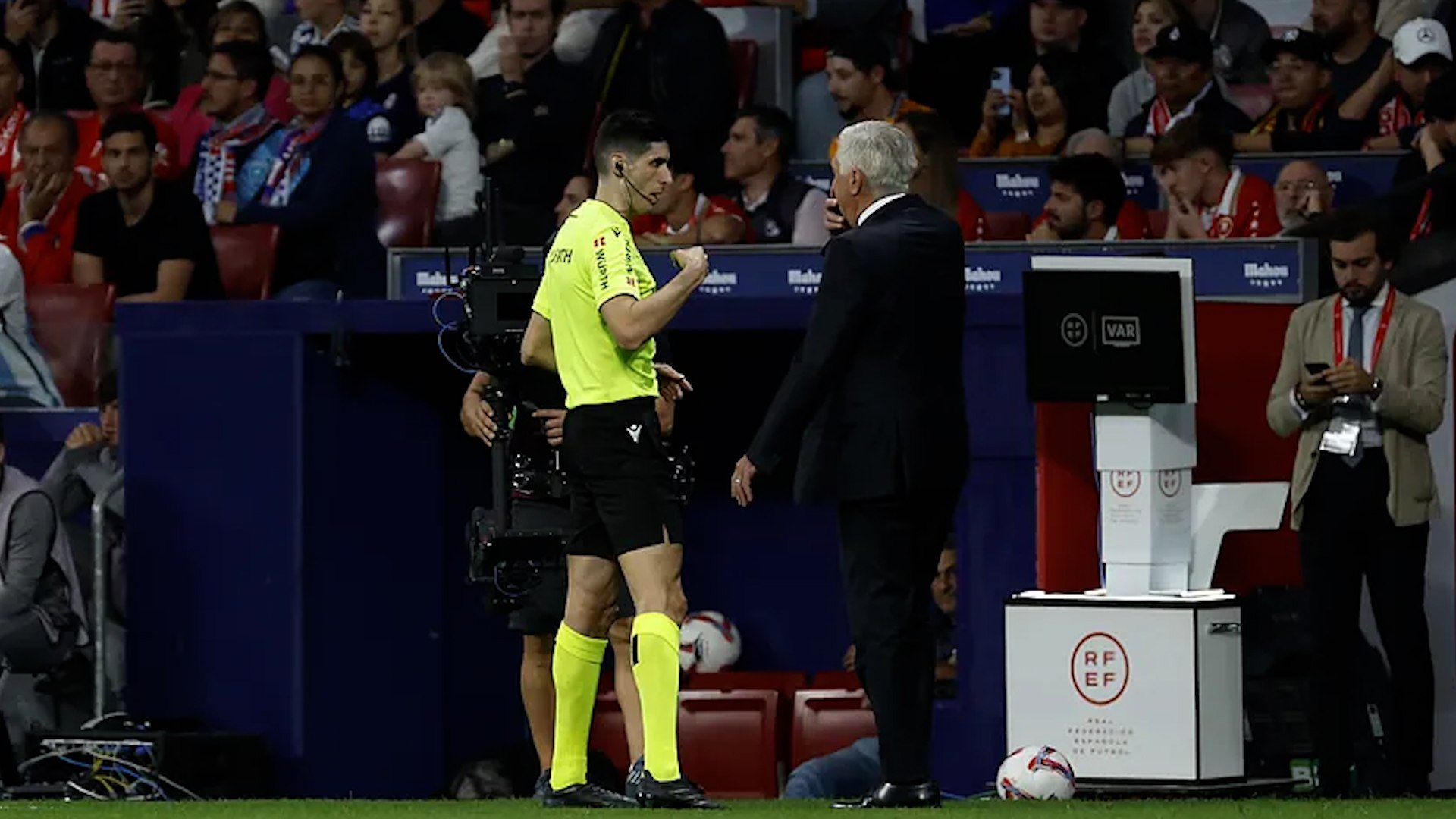 Los audios de la noche de la vergenza en el Metropolitano: "Yo as no puedo jugar", "nos metemos en los vestuarios, Carlo", "va a ser peor esto"