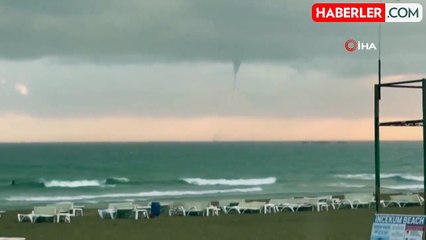 Antalya'da Üç Noktada Hortum Çıktı, Tatilciler Denizde Keyif Yapmaya Devam Etti