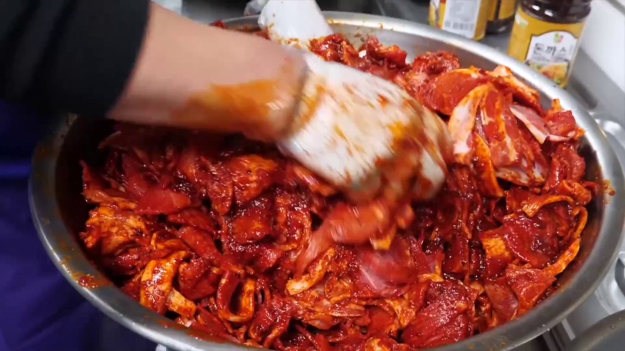 Amazing mass-production of all-you-can-eat Korean food buffet