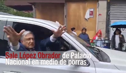 López Obrador sale de Palacio Nacional en medio de porras