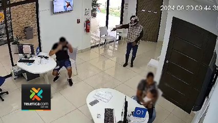 tn7-Video: En presencia de madre con bebé en brazos, ladrón asalta violentamente empresa de telefonía en Siquirres-300924