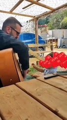 Λεωνίδας Κουτσοπούλος: Παίζει κιθάρα και τραγουδά στον γιο του, Κίμωνα