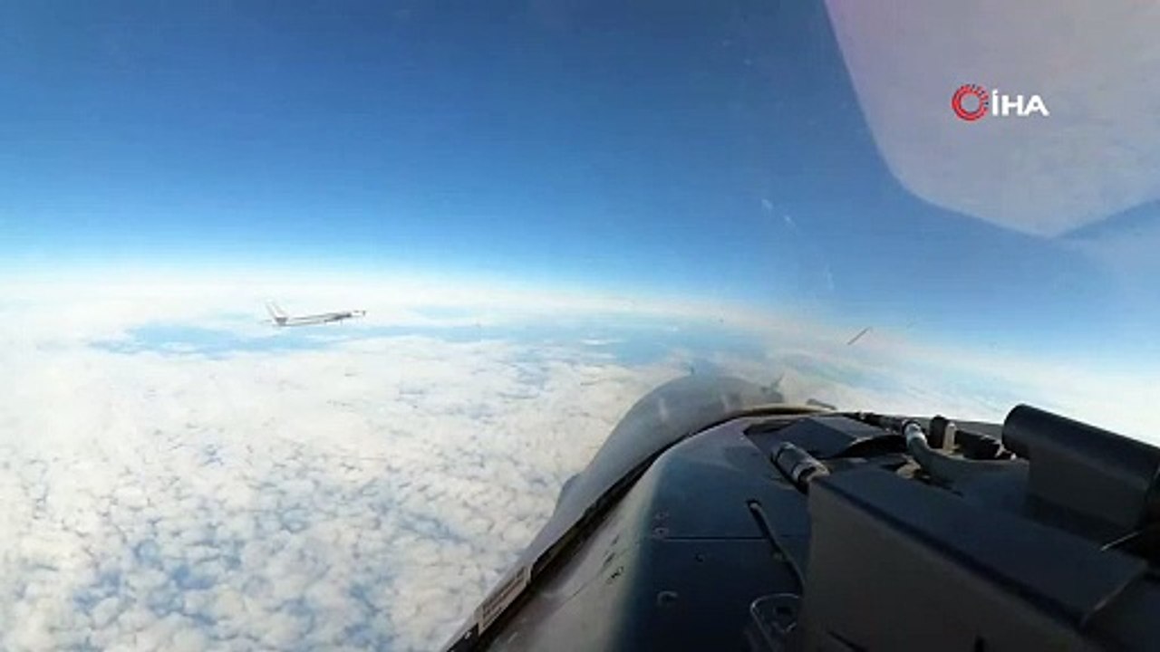 Rus savaş uçağının ABD uçaklarına tehlikeli yakınlaşması kamerada