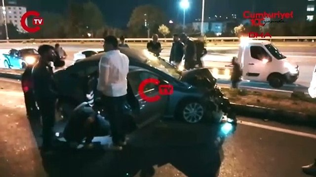 İstanbul'da 'aşırı hız' kazalara yol açtı Araç otobüs durağına daldı!
