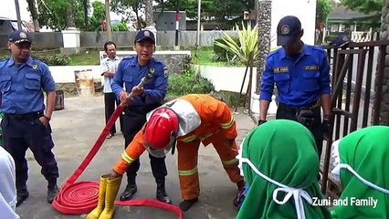 What If Keysha Jadi Pemadam Kebakaran __ Anak Balita Naik Mobil Pemadam Kebakaran