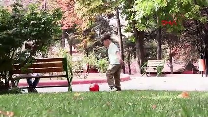 Deprem ondan ailesini ve bacaklarını almıştı... Minik Eymen yeniden ayağa kalktı