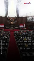 Uhuy! Momen Komeng Ramaikan Pelantikan Anggota DPR-DPD RI