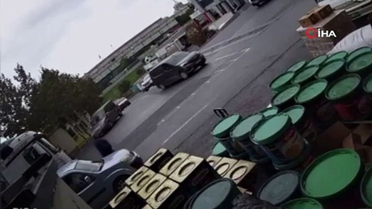 Bayrampaşa'da Yolun Karşısına Geçmeye Çalışan Adamı Kamyon Ezdi