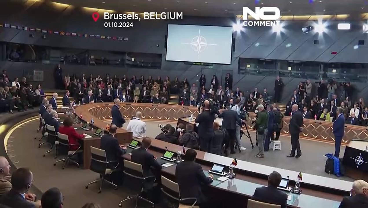 Jens Stoltenberg despede-se do cargo de secretário-geral da NATO com uma ovação