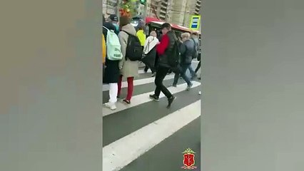 Russia Pickpocket Caught Stealing Phone 📱