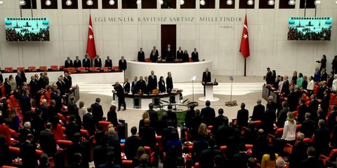 Yeni yasama dönemi başlıyor: CHP'liler Erdoğan'ı ayakta karşıladı