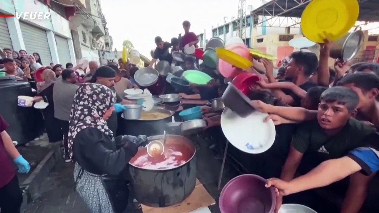 Gaza Food Blogger Feeds Displaced Amid War and Hunger