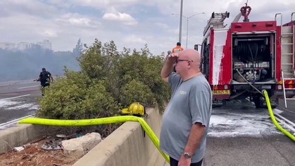 سقوط صاروخ أطلق من لبنان على طريق عام في بلدة كفرقاسم العربية في إسرائيل