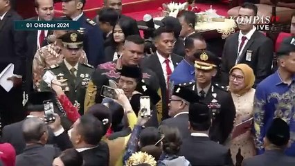 Momen Komeng hingga Titiek Soeharto Selfie Bareng Presiden Jokowi di DPR