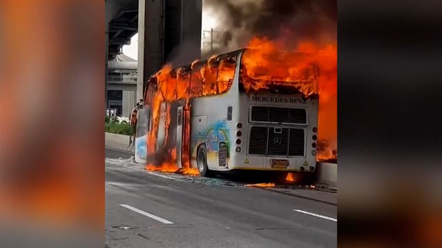 Una veintena de muertos, la mayoría niños, tras incendiarse un autobús escolar en Tailandia