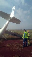 Rajada de vento faz avião de instrução sair da pista em Maringá