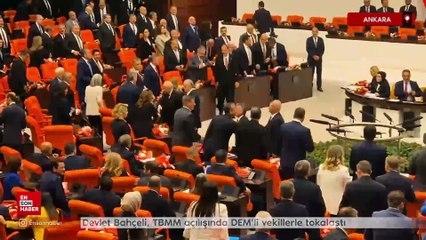 Devlet Bahçeli, TBMM açılışında DEM'li vekillerle tokalaştı