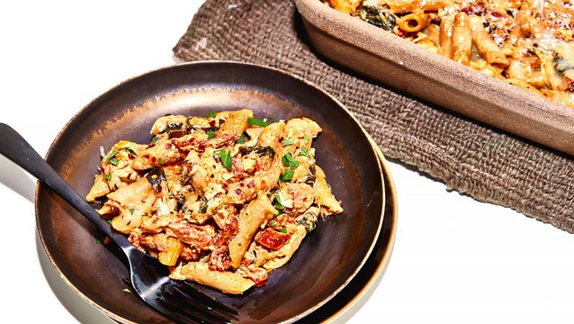 How to Make Creamy Sun-Dried Tomato & Chicken Pasta Bake