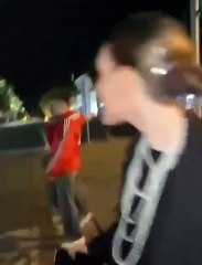 Tiktoker cae de las escaleras mientras hacia un video y graba su propia muerte