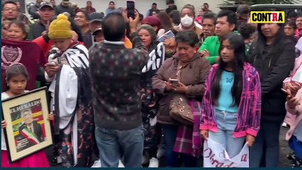 A las afueras de LA CASA DE AMLO ya se encuentra reunida la GENTE para DESPEDIRLO