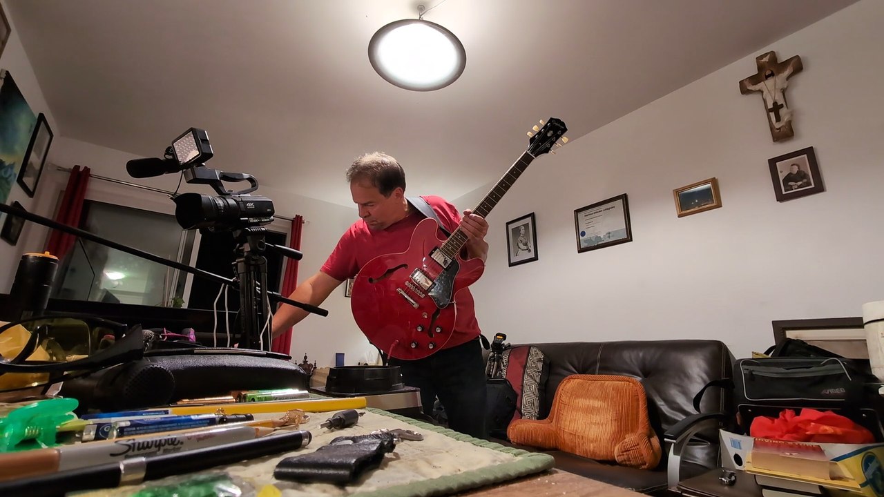 Une EPIPHONE ES-335: C'EST QUOI, AU JUSTE ? ÉCOUTEZ....